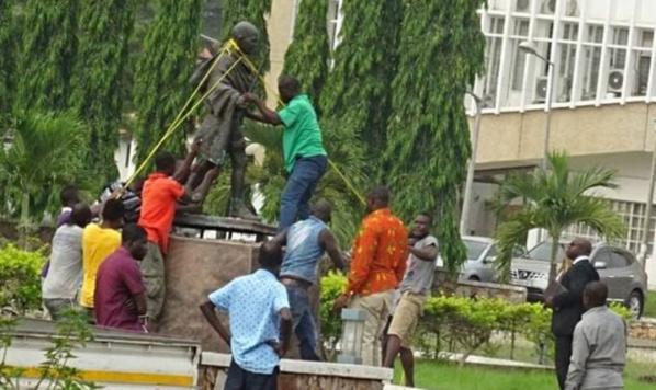 Ghandi jugé raciste, sa statue retirée d’un campus à accra Ghandi jugé raciste, sa statue retirée d’un campus à accra