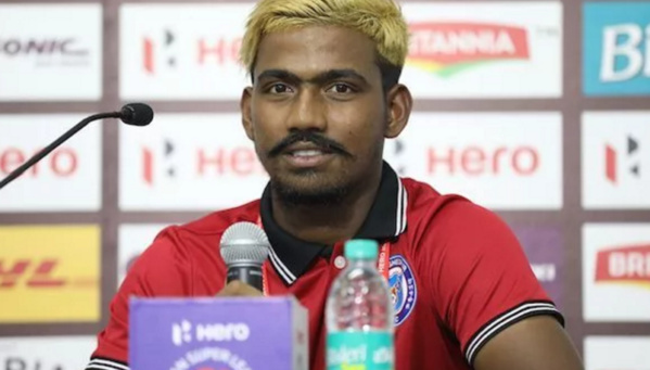 Il prétend avoir 16 ans… alors qu’il en a 28 ! Il prétend avoir 16 ans… alors qu’il en a 28 !