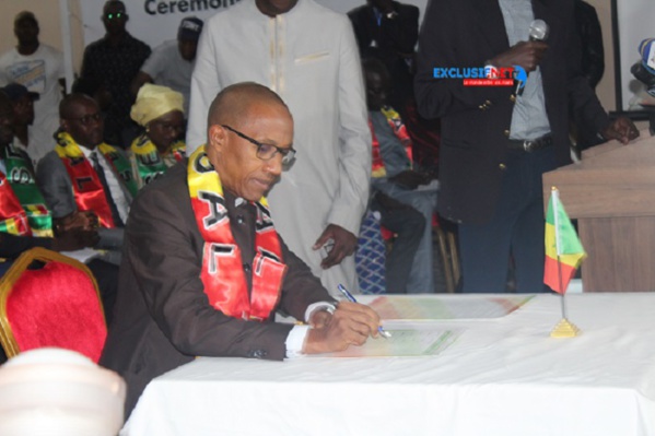 Abdoul Mbaye dépose sa candidature Abdoul Mbaye dépose sa candidature