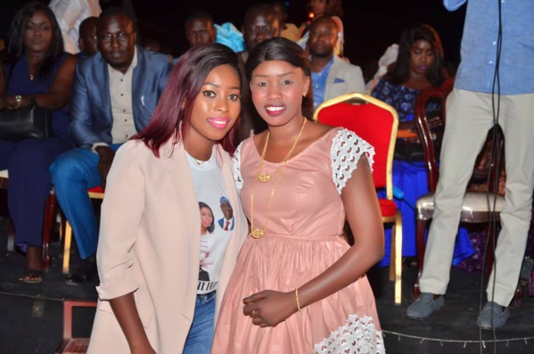 Commune de Biscuiterie: Plus 300 enfants retrouvent le sourire de noël grâce à Maguette Diop Commune de Biscuiterie: Plus 300 enfants retrouvent le sourire de noël grâce à Maguette Diop