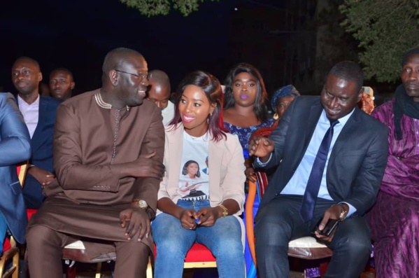 Commune de Biscuiterie: Plus 300 enfants retrouvent le sourire de noël grâce à Maguette Diop Commune de Biscuiterie: Plus 300 enfants retrouvent le sourire de noël grâce à Maguette Diop