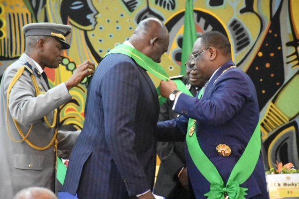 Photos: Baba Tandian décoré par le Chef de l'Etat