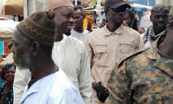 Annoncé souffrant, Sonko prend un bain de foule à Touba