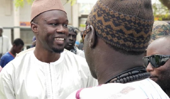 Annoncé souffrant, Sonko prend un bain de foule à Touba