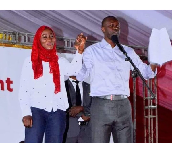 Ousmane Sonko s'affiche avec son épouse  