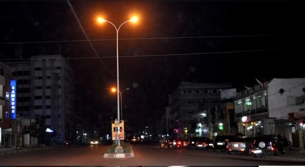 Risque d'émeutes- Des ministres, DG, entre autres responsables de l'APR... fuient Dakar Risque d'émeutes- Des ministres, DG, entre autres responsables de l'APR... fuient Dakar