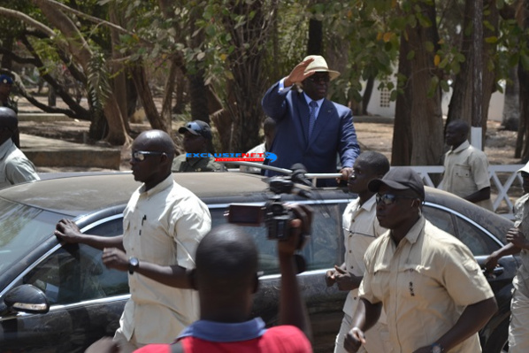 La garde rapprochée de Macky Sall toute noire La garde rapprochée de Macky Sall toute noire