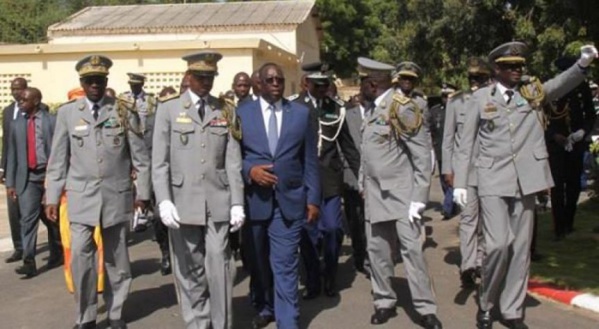 Macky Sall "courtise" l'armée