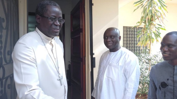 Idrissa Seck reçu par l'archevêque de Dakar Mgr Benjamin Ndiaye Idrissa Seck reçu par l'archevêque de Dakar Mgr Benjamin Ndiaye