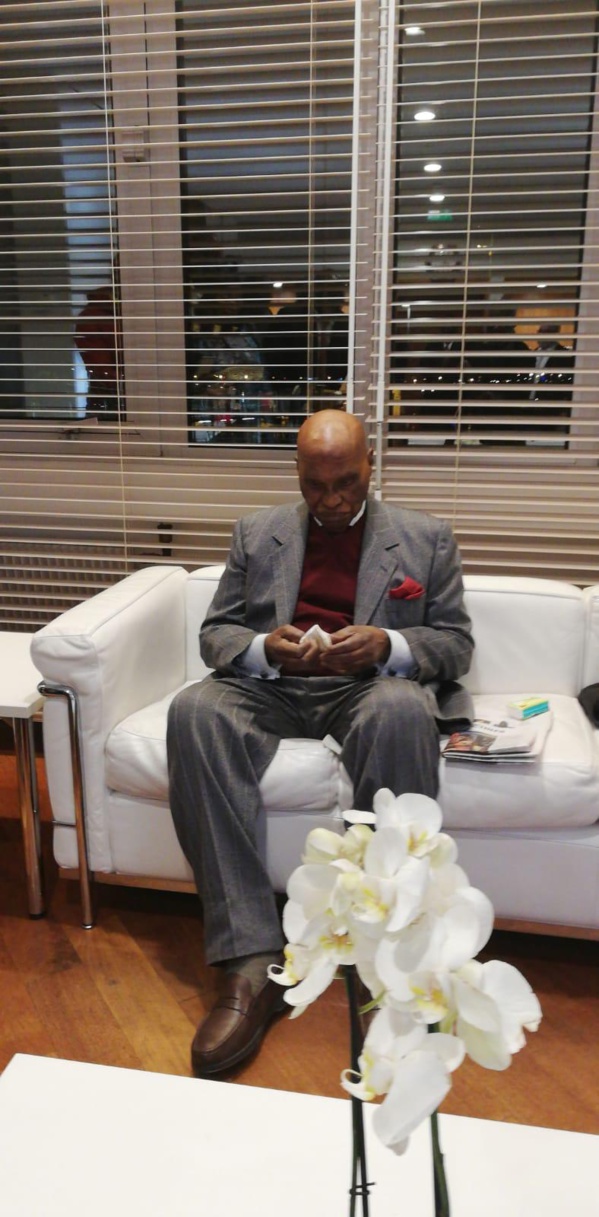 Dernière minute: Me Wade est arrivé à Paris  Dernière minute: Me Wade est arrivé à Paris