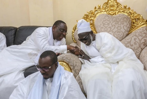 Macky Sall promet un aéroport au Khalif général des Mourides Macky Sall promet un aéroport au Khalif général des Mourides