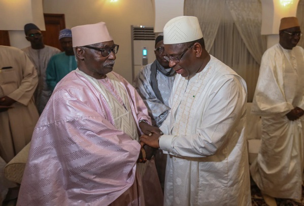 Tivaouone : Le Khalife des Tijanes prie pour le Président Sall Tivaouone : Le Khalife des Tijanes prie pour le Président Sall