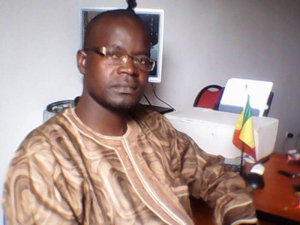 Me Diaraf SOW quitte encore Macky pour... Me Diaraf SOW quitte encore Macky pour...