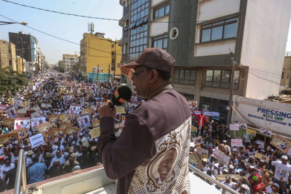 La démonstration de force de Macky dans les rues de Dakar La démonstration de force de Macky dans les rues de Dakar