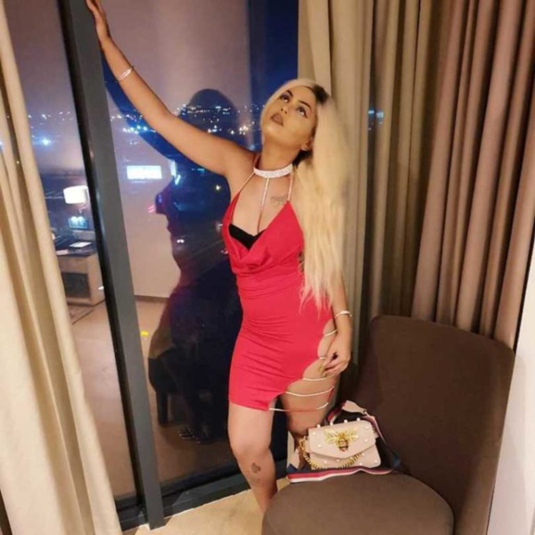 Bijou Siraba très provocatrice avec sa robe Bijou Siraba très provocatrice avec sa robe