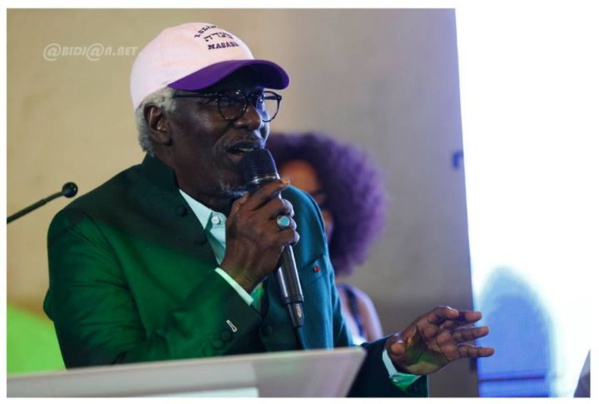 Alpha Blondy offre 1 million de Fcfa aux enfants démunis