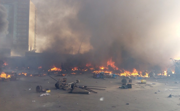 URGENT: Un violent incendie à la gare de Petersen de Dakar URGENT: Un violent incendie à la gare de Petersen de Dakar