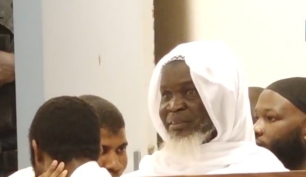 Imam Aliou Ndao sur l'attaque des mosquées: « on attendait que Macky Sall fasse une déclaration comme celle de Charlie Hebdo » Imam Aliou Ndao sur l'attaque des mosquées: « on attendait que Macky Sall fasse une déclaration comme celle de Charlie Hebdo »