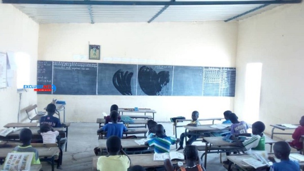 Images fortes: Des enfants en plein cours dans l'école construite par Keita Diao Baldé