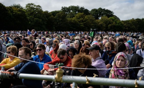 Christchurch : des Néo-Zélandaises portent un foulard par solidarité avec les victimes Christchurch : des Néo-Zélandaises portent un foulard par solidarité avec les victimes