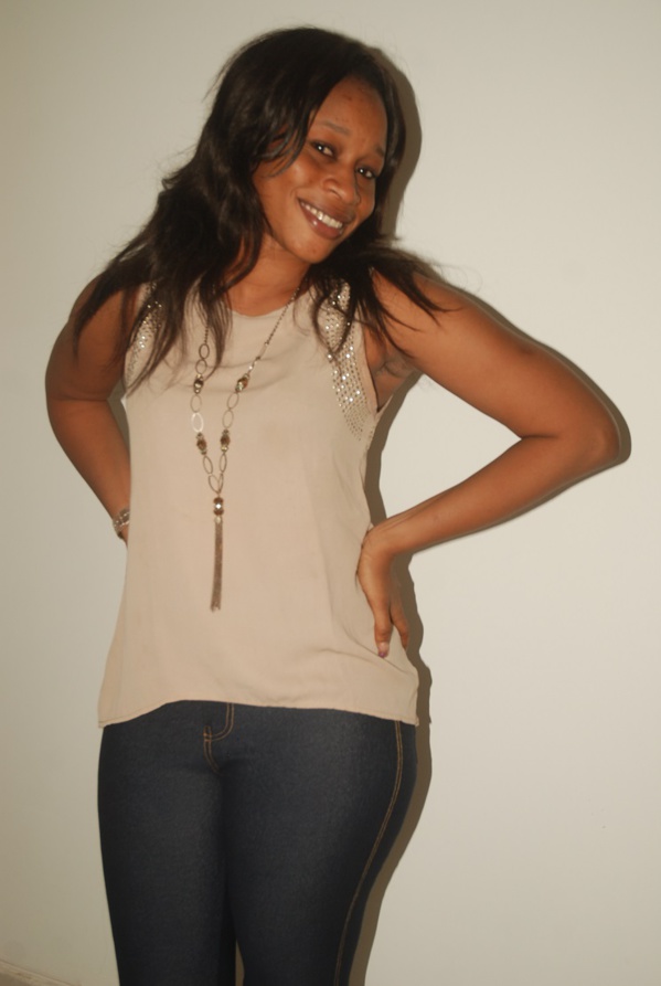 Photos: l'artiste Aida Samb sans maquillage Photos: l'artiste Aida Samb sans maquillage