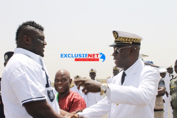 Le lutteur Balla Gaye avec l'armée nationale Le lutteur Balla Gaye avec l'armée nationale