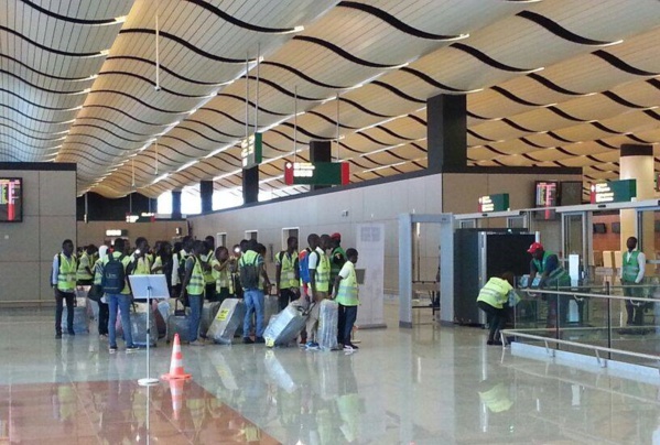 AIBD:  Une guerre des badges polluent l’atmosphère