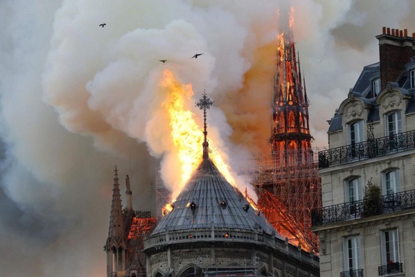 Incendie à Notre-Dame de Paris: Pourquoi tant d'émotions même chez les non-croyants? Incendie à Notre-Dame de Paris: Pourquoi tant d'émotions même chez les non-croyants?