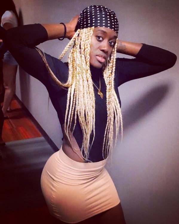  Regardez: La fente très osée de Yacine Diop, 