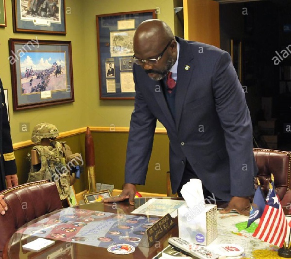 Liberia: le président Weah forcé de travailler à la maison à cause de serpents dans ses bureaux Liberia: le président Weah forcé de travailler à la maison à cause de serpents dans ses bureaux