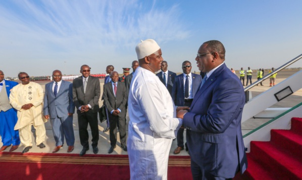Le Président Barrow : « Macky Sall m’aide par son...» Le Président Barrow : « Macky Sall m’aide par son...»