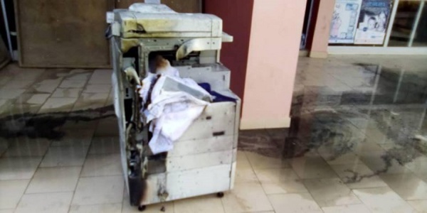 Incendie à la salle de l'Etat civil de la marie de Ziguinchor (Les dégâts en image) Incendie à la salle de l'Etat civil de la marie de Ziguinchor (Les dégâts en image)