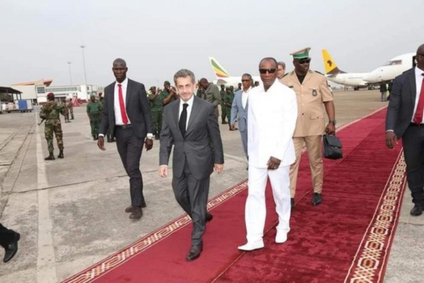 Les allers retours de Sarkozy en guinée intriguent Les allers retours de Sarkozy en guinée intriguent