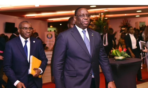 "Un trou de 100 milliards découvert dans le budget national" "Un trou de 100 milliards découvert dans le budget national"