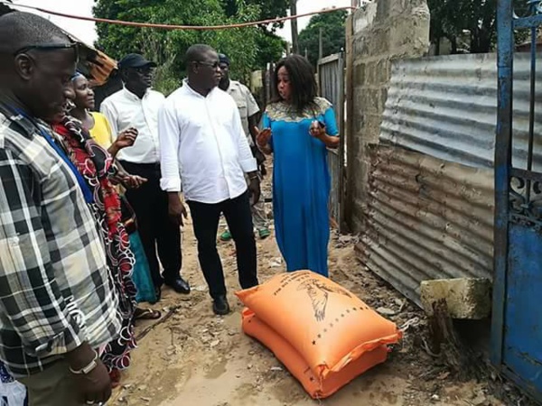 Aides aux sinistrés de Ziguinchor: Baldé devance le gouvernement et distribue des tôles, riz, huile...