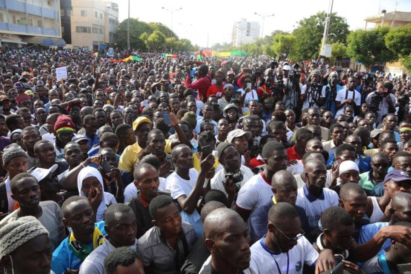  Scandale Pétrole Gaz: La population a répondu à l'appel, Macky et Aliou Sall avertis 