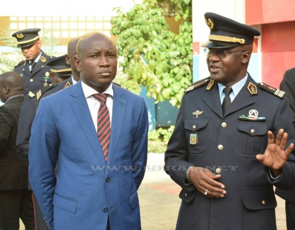 RÉPRESSION: Aly Ngouille Ndiaye retient toujours les militants de "Aar Li Nu Book" dans les commissariats RÉPRESSION: Aly Ngouille Ndiaye retient toujours les militants de "Aar Li Nu Book" dans les commissariats