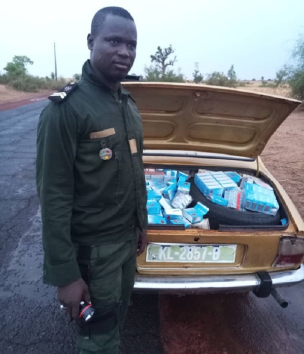 L' axe Kaolack-Kaffrine: De la drogue et de faux médicaments dâune valeur de 240 millions CFA découverts par la Douane dans une berline...