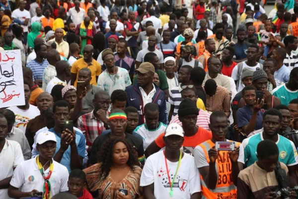 La plateforme Aar Li Nu Book répond à Macky: «C'est la corruption qui amène la violence » La plateforme Aar Li Nu Book répond à Macky: «C'est la corruption qui amène la violence »