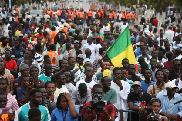 La plateforme Aar Li Nu Book répond à Macky: «C'est la corruption qui amène la violence » La plateforme Aar Li Nu Book répond à Macky: «C'est la corruption qui amène la violence »