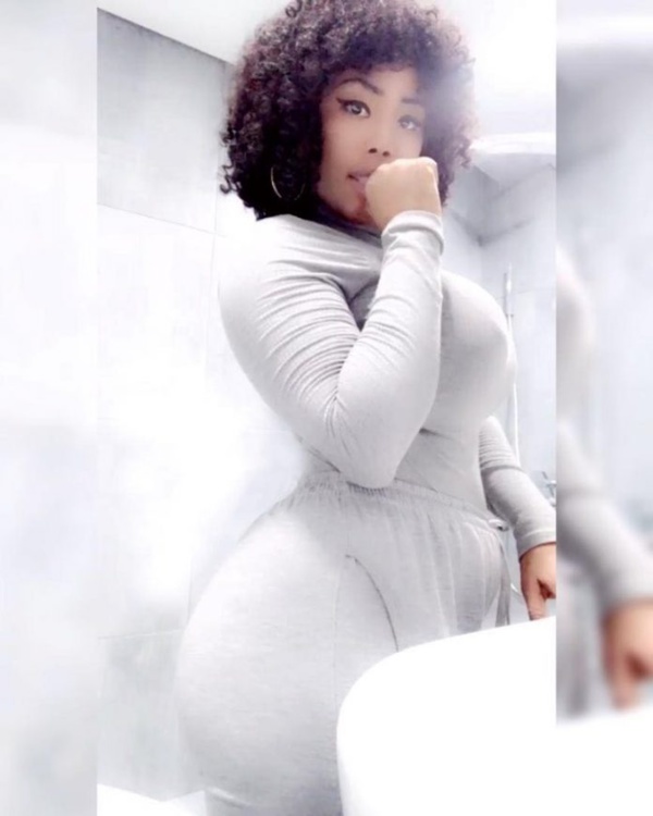 Encore des photos explosives de la jet-setteuse Amina Saleh Encore des photos explosives de la jet-setteuse Amina Saleh