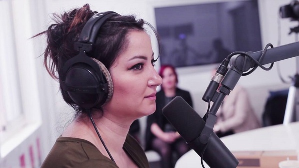 Une animatrice de radio traitée de pute en direct à l'antenne