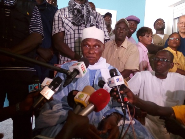Me Wade accuse Macky Sall de « distribuer beaucoup d’argent pour déstabiliser le PDS... »