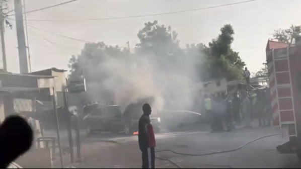 Vidéo : Le véhicule de Macky Sall a pris feu à l'entrée du village de Nguéniène 