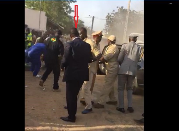 Limousine présidentielle en feu : L’enquête a démarré dans un climat de nervosité entre... Limousine présidentielle en feu : L’enquête a démarré dans un climat de nervosité entre...