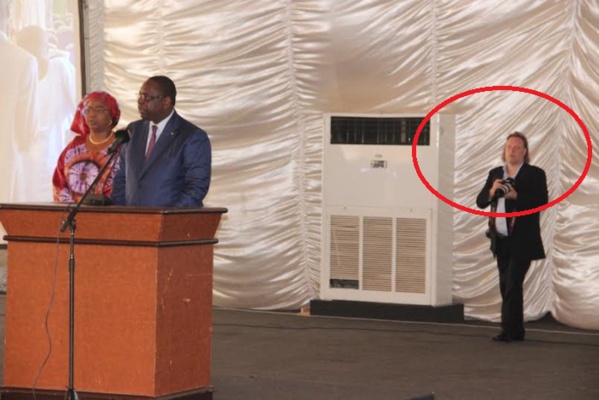 Ingérence: Le Photographe de Macky accuse l'opposition d'étre derrière la rumeur sur la mort de... Ingérence: Le Photographe de Macky accuse l'opposition d'étre derrière la rumeur sur la mort de...