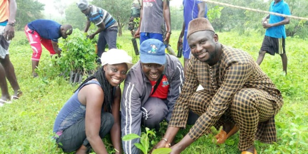  Affiniam: Plus de 1000 arbres plantés en une seule journée