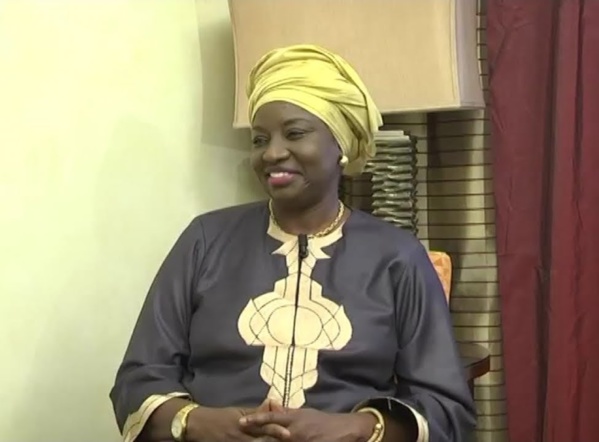 Inondations à Kaolack : Aminata Touré assiste les sinistrés Inondations à Kaolack : Aminata Touré assiste les sinistrés