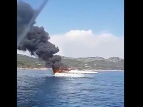 Le bateau de Maître Gims en flammes: Le rappeur secouru Le bateau de Maître Gims en flammes: Le rappeur secouru
