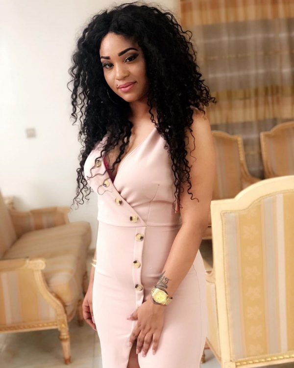 Léna Guèye, l’ex de Balla Gaye, montre ses belles courbes Léna Guèye, l’ex de Balla Gaye, montre ses belles courbes